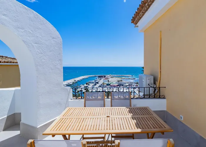 Daire Espectacular Atico De 5 Niveles En Puerto De Cabopino Marbella
